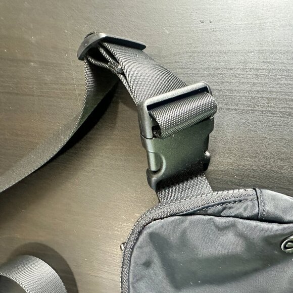 LULULEMON Everywhere Belt Bag Black - Picture 5 of 14